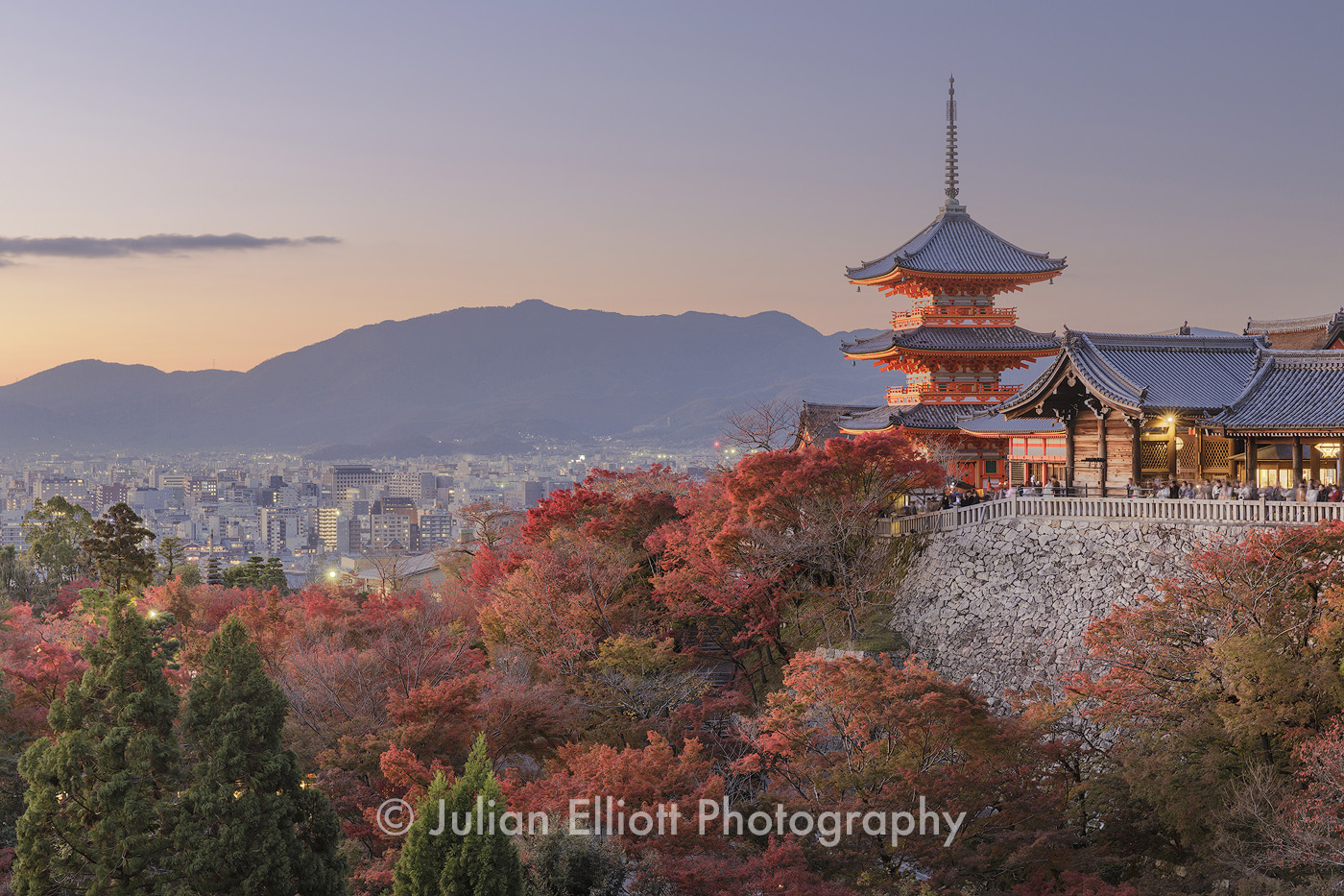 Autumn color at Kiyomizu-dera temple in Kyoto