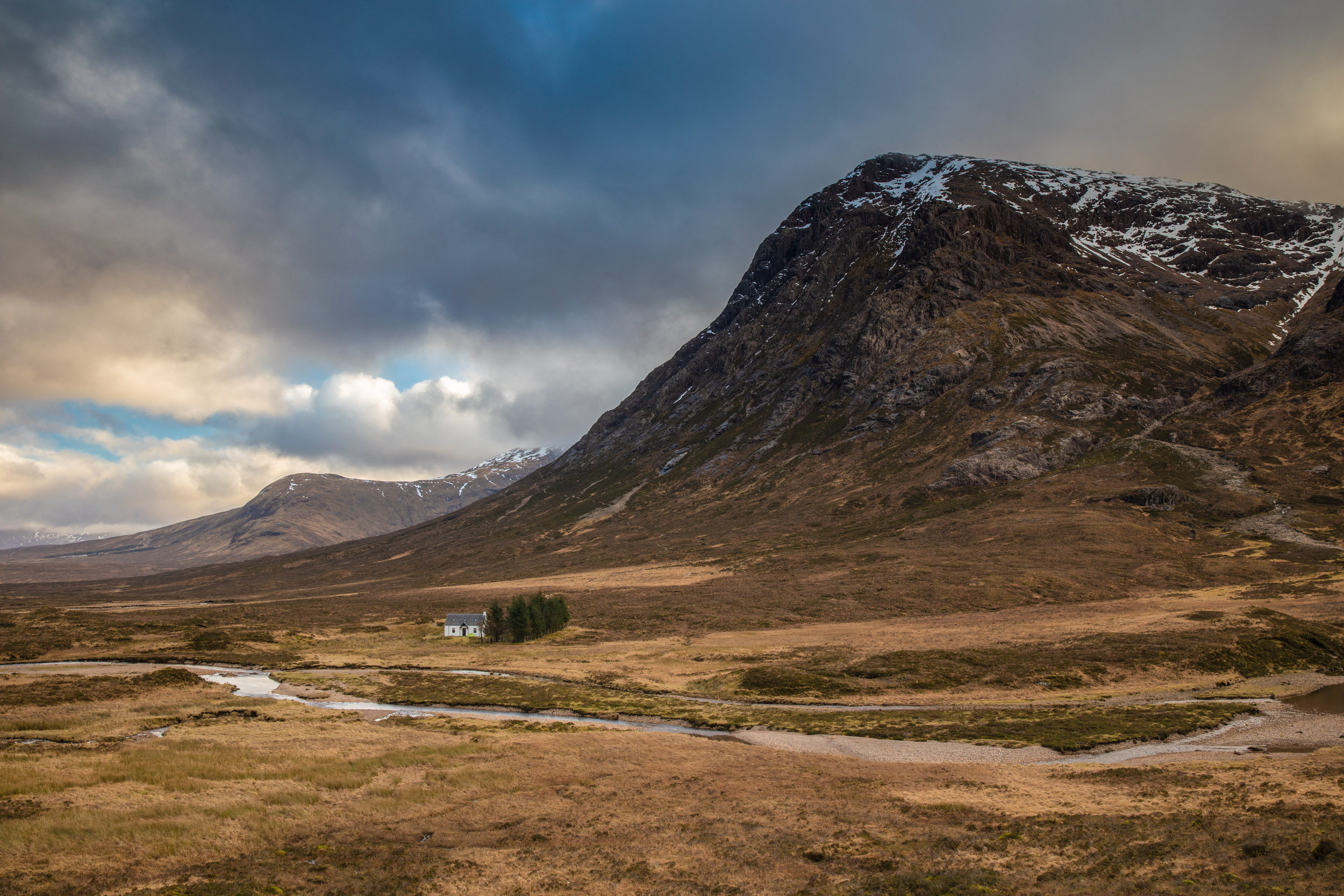 Lagangarbh Cottage and Buachaille Etive Mor on Rannoch Moor, Glencoe, Scotland.