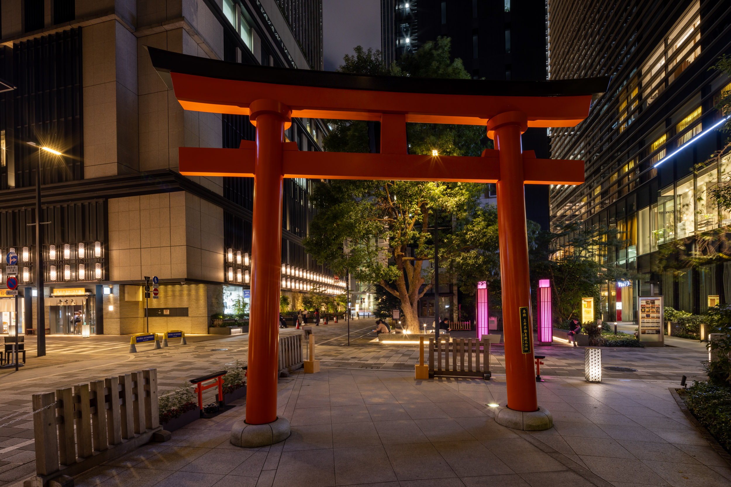 A huge torii gate forms part of Fukutoku Shrine in central Tokyo, Japan.